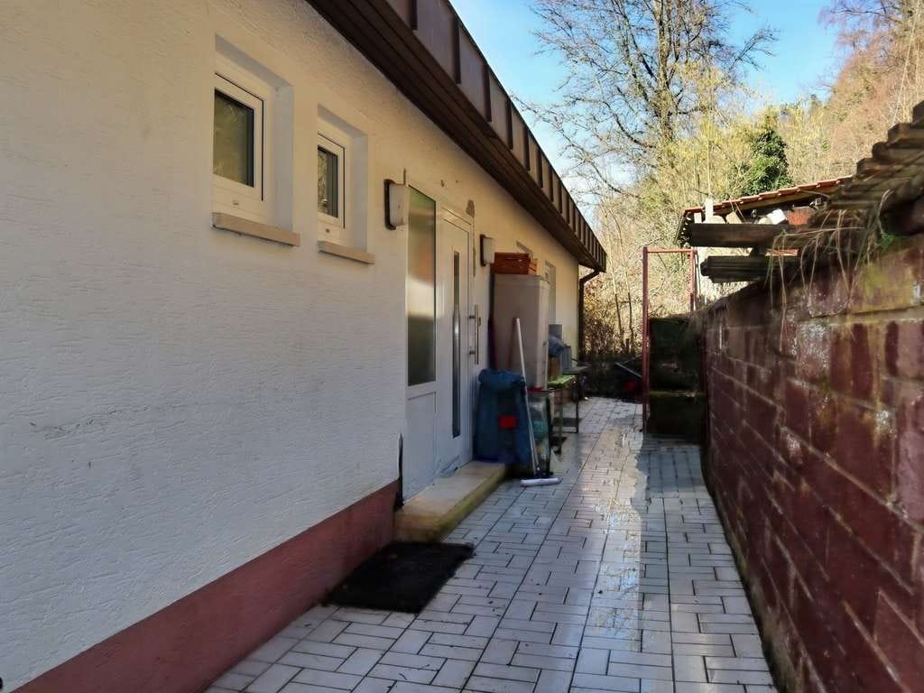 Immobilie in Bad Teinach-Zavelstein - Ihr Traum vom Eigenheim. Großes Zweifamilienhaus in toller Halbhöhenlage von Bad Teinach. - Bild 1