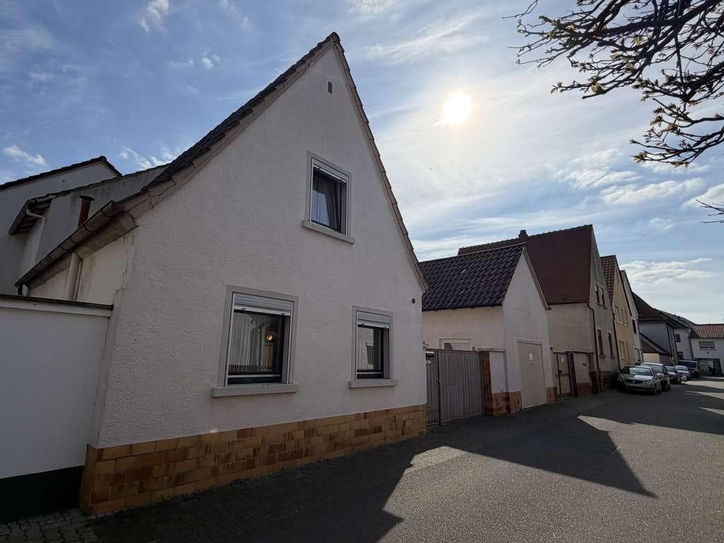 Immobilie in Schifferstadt - Viel Potenzial und zahlreiche Möglichkeiten: Freistehendes Einfamilienhaus mit Nebengebäude - Bild 1