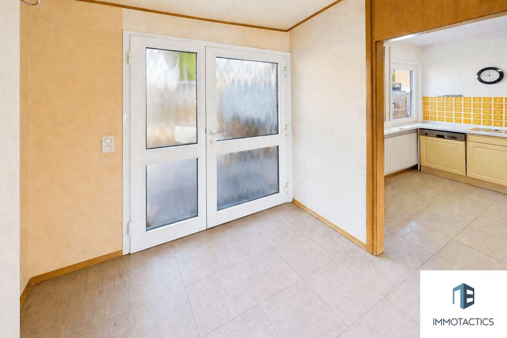 Immobilie in Norheim - Gepflegtes Einfamilienhaus in Hanglage mit zwei Wohnebenen, Balkon, Terrasse und Garten in Norheim - Bild 3