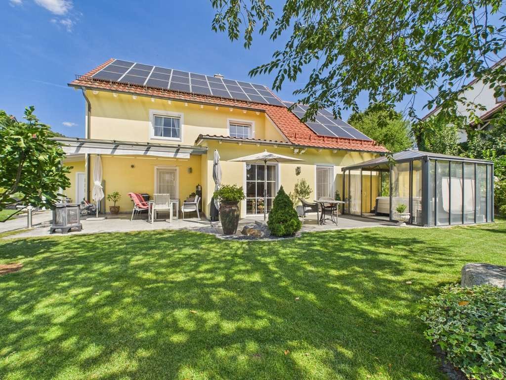 Immobilie in Donaustauf - Großzügiges und hochwertiges Zuhause mit viel Privatsphäre in Donaustauf - Bild 0