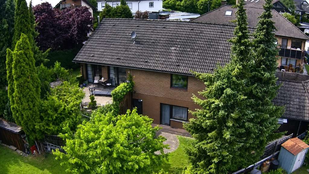 Immobilie in Rangendingen - Großzügiges Einfamilienhaus mit Einliegerwohnung und  Traumgarten in guter Lage - Bild 0