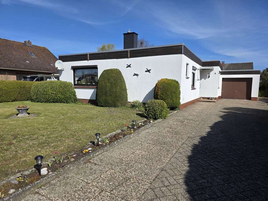 Immobilie in Weener - Solides Flachdachhaus mit Gartenidylle in angenehmer Wohnlage - Bild 0