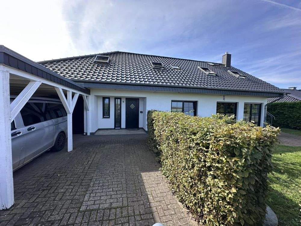 Immobilie in Schloen-Dratow - Einfamilienhaus mit Einliegerwohnung und idyllischem Grundstück in ruhiger Ortsrandlage und Blick auf die umliegenden Felder bis hin zum Torgelower Se - Bild 1
