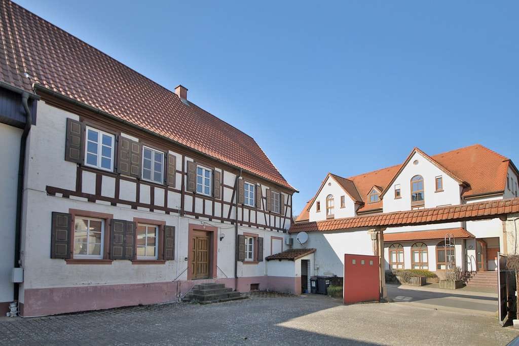 Immobilie in Insheim - Traditionelles spätbarockes Fachwerkhaus unter Denkmalschutz – flexibel für Ihr Leben - Bild 2