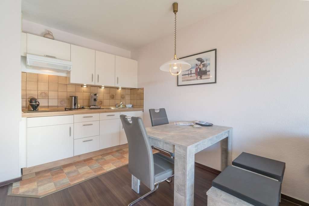 Immobilie in Borkum - Appartement mit Südbalkon und Blick auf den alten und neuen Leuchtturm - Bild 4