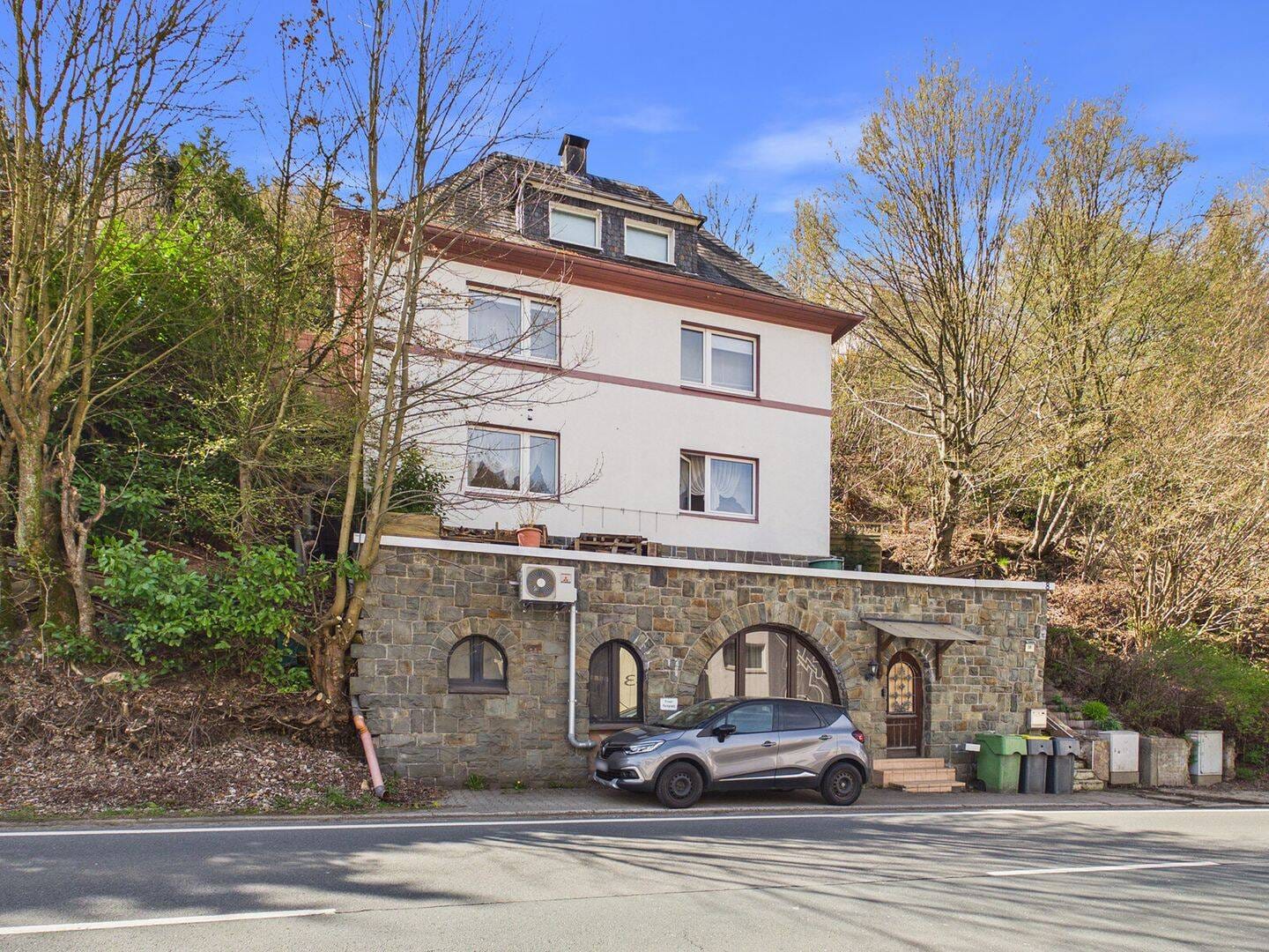 Immobilie in Schalksmühle - SCHADE IMMOBILIEN - Zweifamilienhaus mit vielen Möglichkeiten in Schalksmühle! - Bild 1
