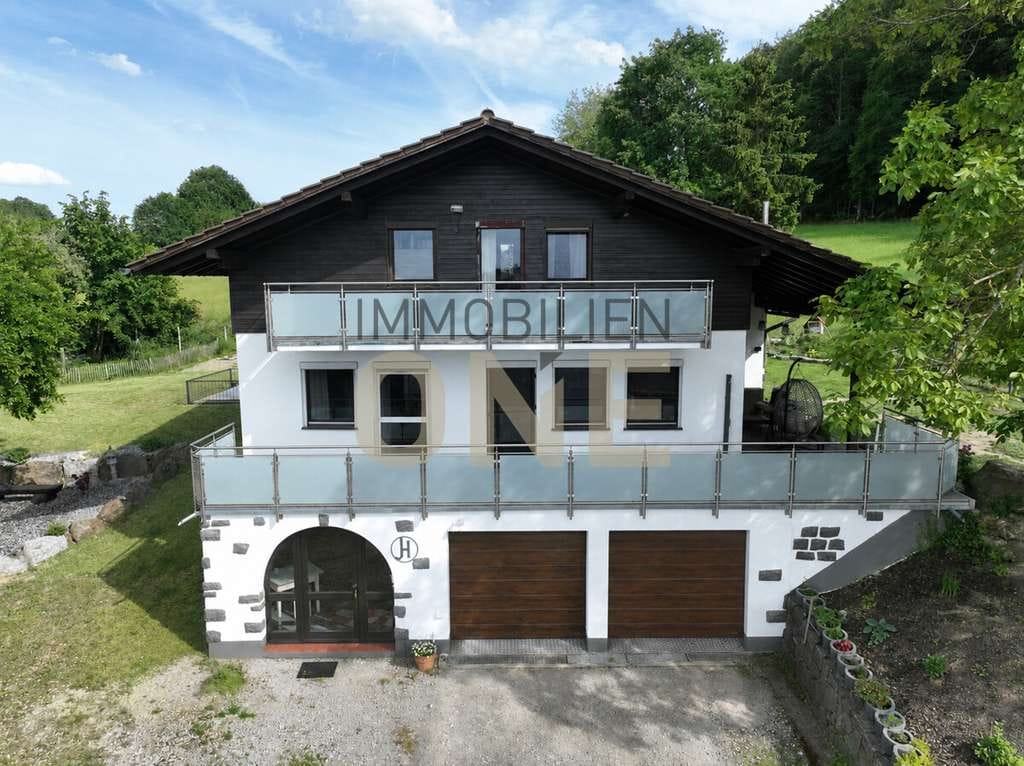 Immobilie in Falkenstein - Besonderes Anwesen in ruhiger Waldrandlage mit Burg-Weitblick und einzigartiger Privatsphäre - Bild 0