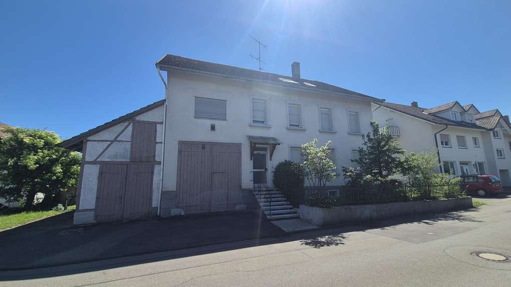 Immobilie in Jestetten - Jestetten/Altenburg - 3 -Familienhaus mit großem Grundstück - Bild 1