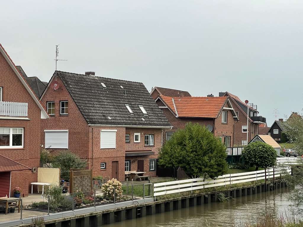 Immobilie in Steinkirchen - Freistehendes Haus am Wasser mit Garten und Zugang zur Lühe - Bild 0