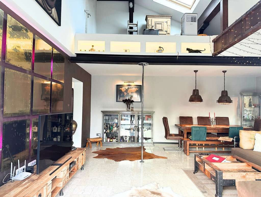 Immobilie in Erzhausen - VIEL PLATZ FÜR FAMILIE, HOME OFFICE & GÄSTE: Modernisiertes EFH +  Einliegerwohnung (vermietet) - Bild 0