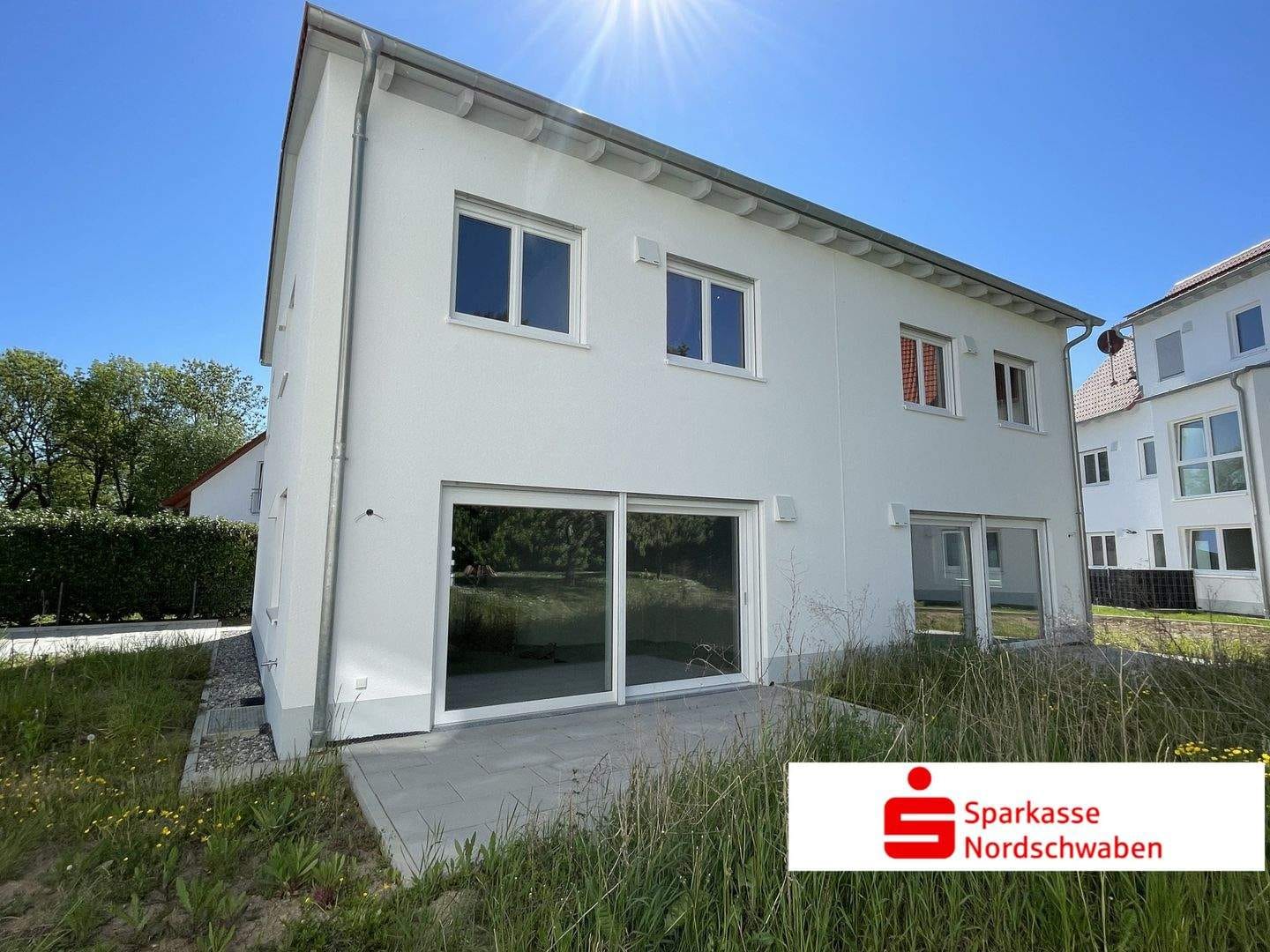 Immobilie in Mödingen - Neuwertige DHH inkl. PV-Anlage & Einbauküche - KfW-55 Standard - Bild 0