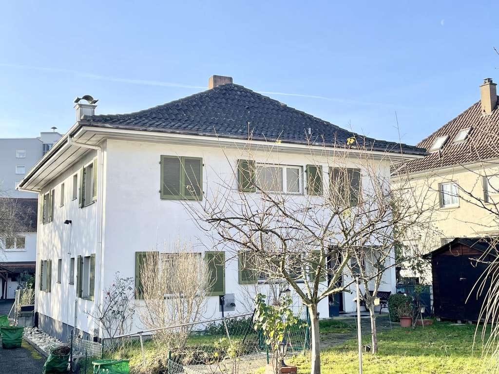 Immobilie in Grenzach-Wyhlen - Perfekt für die große Familie: Stadtvilla mit viel Potenzial in Grenzach-Wyhlen - Bild 2