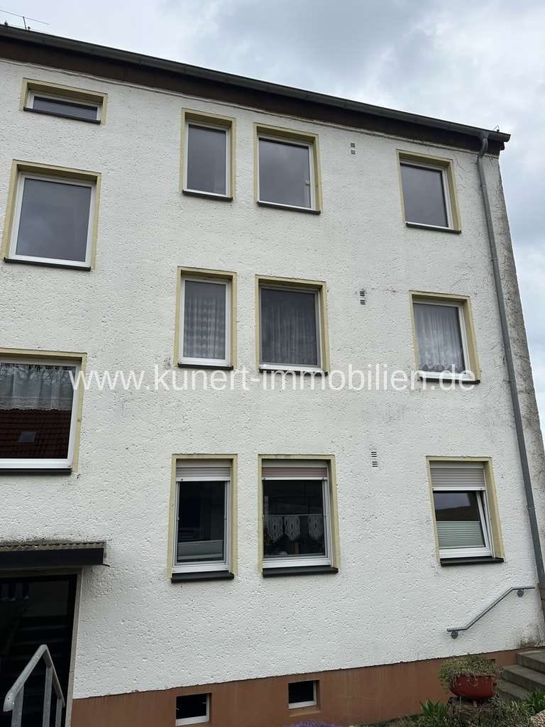 Immobilie in Gerbstedt - Große, bezugsfreie Eigentumswohnung (Renovierungsbedarf) mit zusätzlicher Wohneinheit in Friedeburg - Bild 0