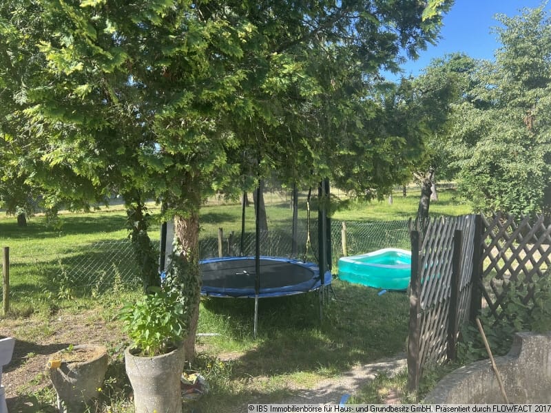 Immobilie in Rot am See - Gemütliches, geräumiges 2-Familienhaus mit Garage, Balkon, Terrasse und Gärtle - Bild 2
