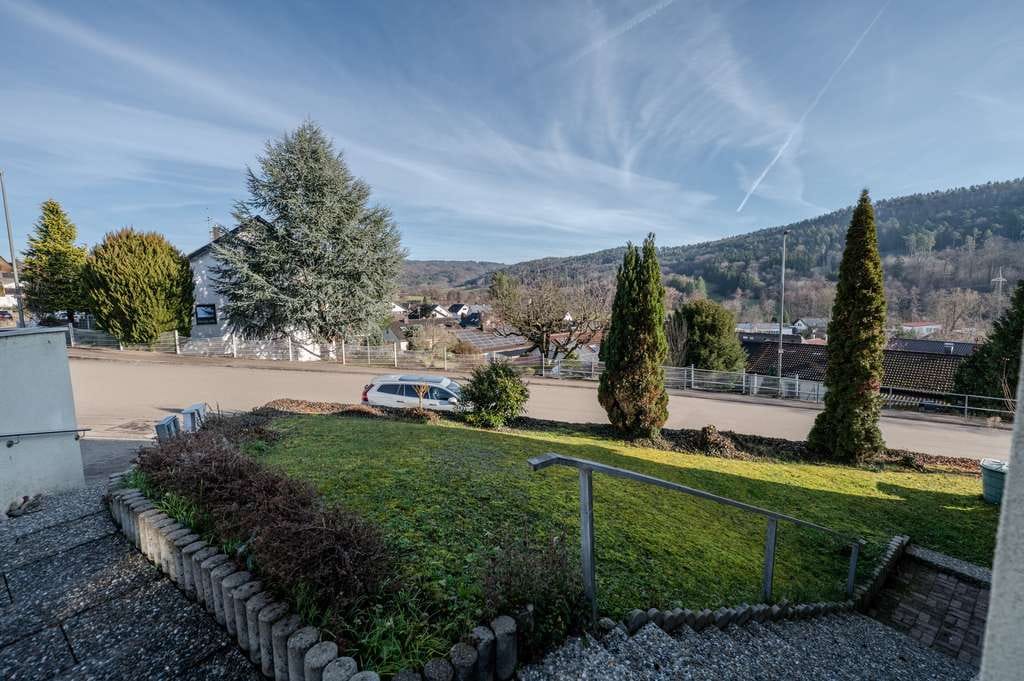 Immobilie in Rudersberg - Einfamilienhaus mit traumhaftem Blick – inklusive separater Mietwohnung im Dachgeschoss  - Bild 3