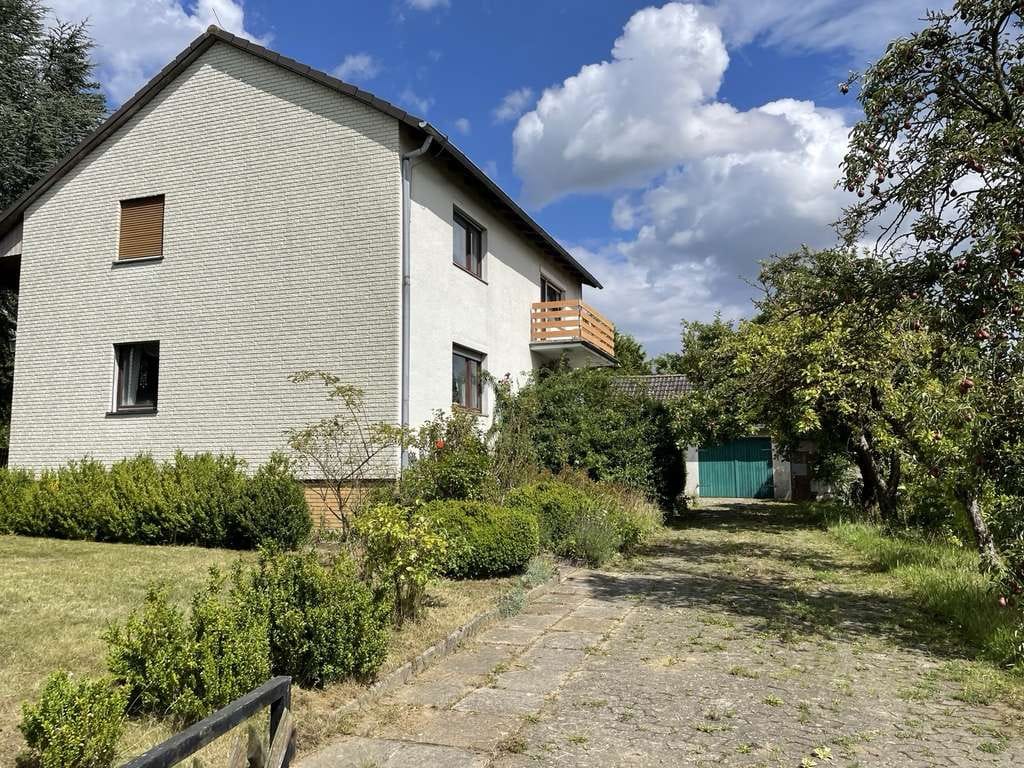 Immobilie in Dahlum - 7-Zimmer Einfamilienhaus mit Garage auf großem Gundstück in Dahlum - Bild 2