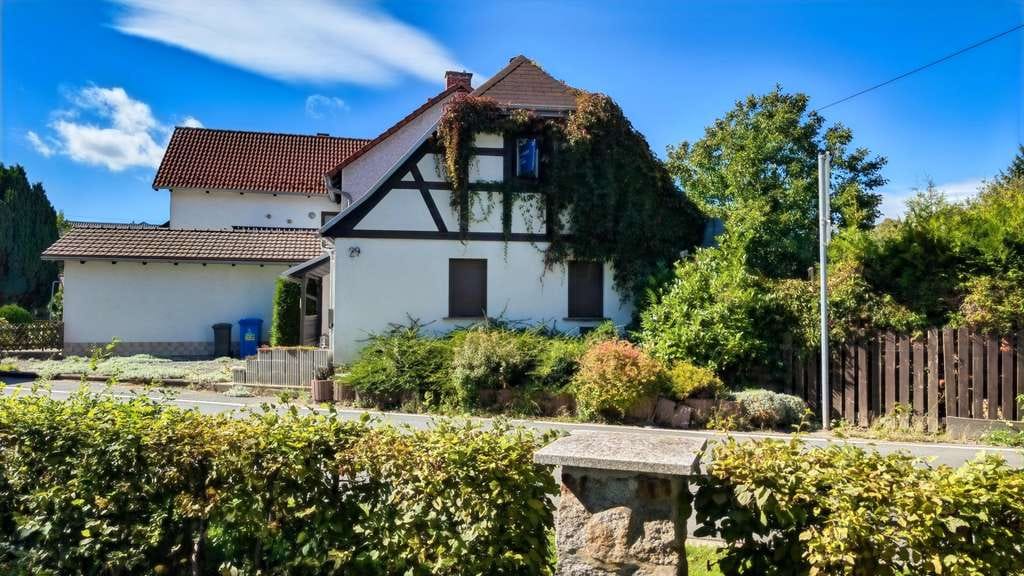 Immobilie in Drognitz - Auf dem Land ankommen: Liebevoll gestaltetes Haus, großer Garten, weiter Blick in Lothra - Bild 0