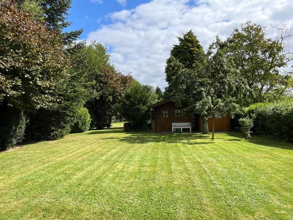 Immobilie in Schönkirchen - NEUER PREIS: Großzügiges Einfamilienhaus mit zusätzlichem Grundstück - Bild 1