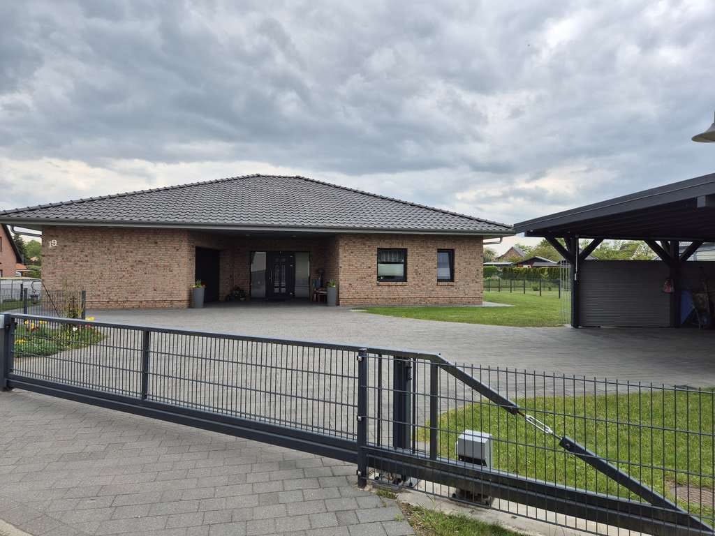 Immobilie in Woldegk - Modernes Einfamilienhaus im Bungalowstil mit Sauna, Kamin & großem Grundstück in Woldegk - Bild 0