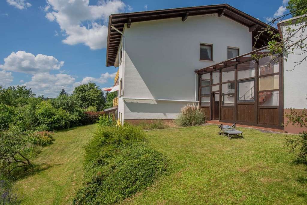 Immobilie in Rabenau - Architektenhaus mit Einliegerwohnung in traumhafter Lage mit grandioser Aussicht. - Bild 3
