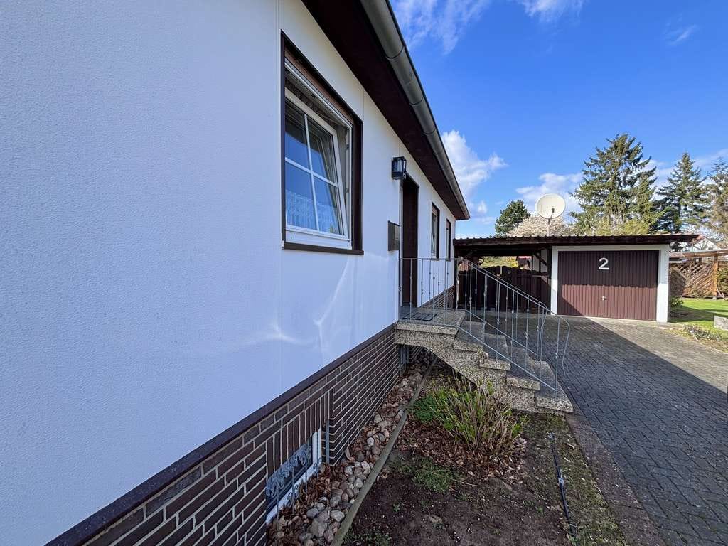 Immobilie in Hillerse - Bungalow mit großem Grundstück, Pool und viel Potenzial in Hillerse - Bild 2