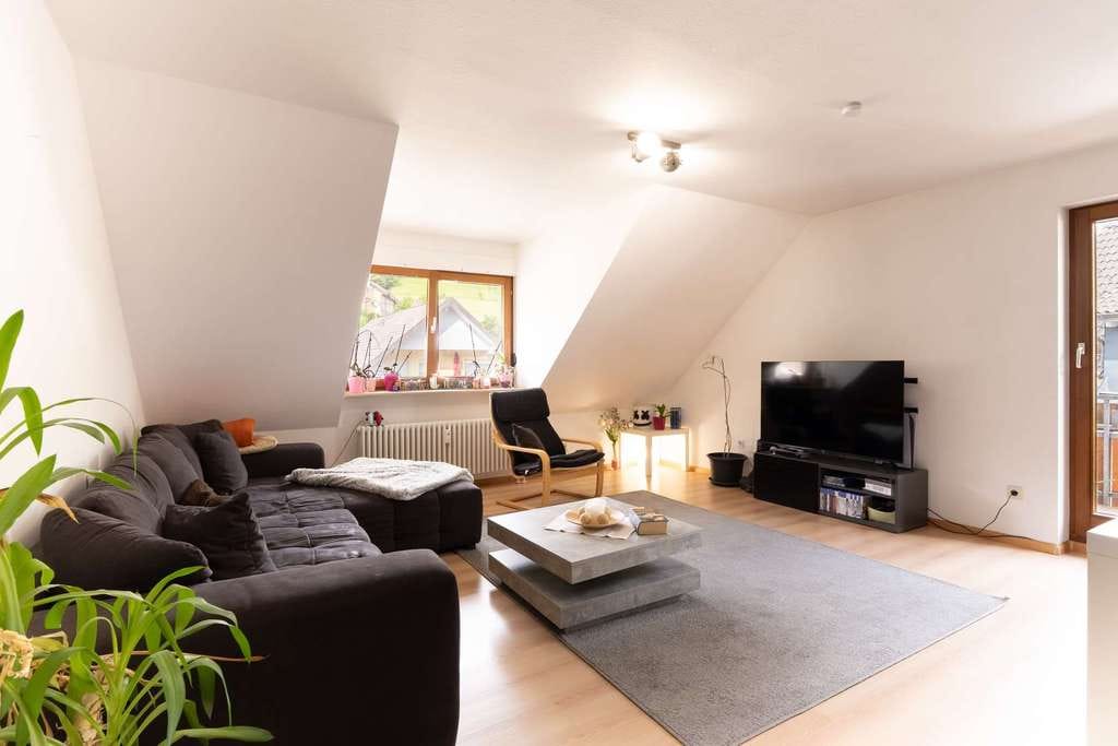 Immobilie in Simonswald - Großzügige Maisonettewohnung mit Balkon in schöner Lage von Simonswald - Bild 3