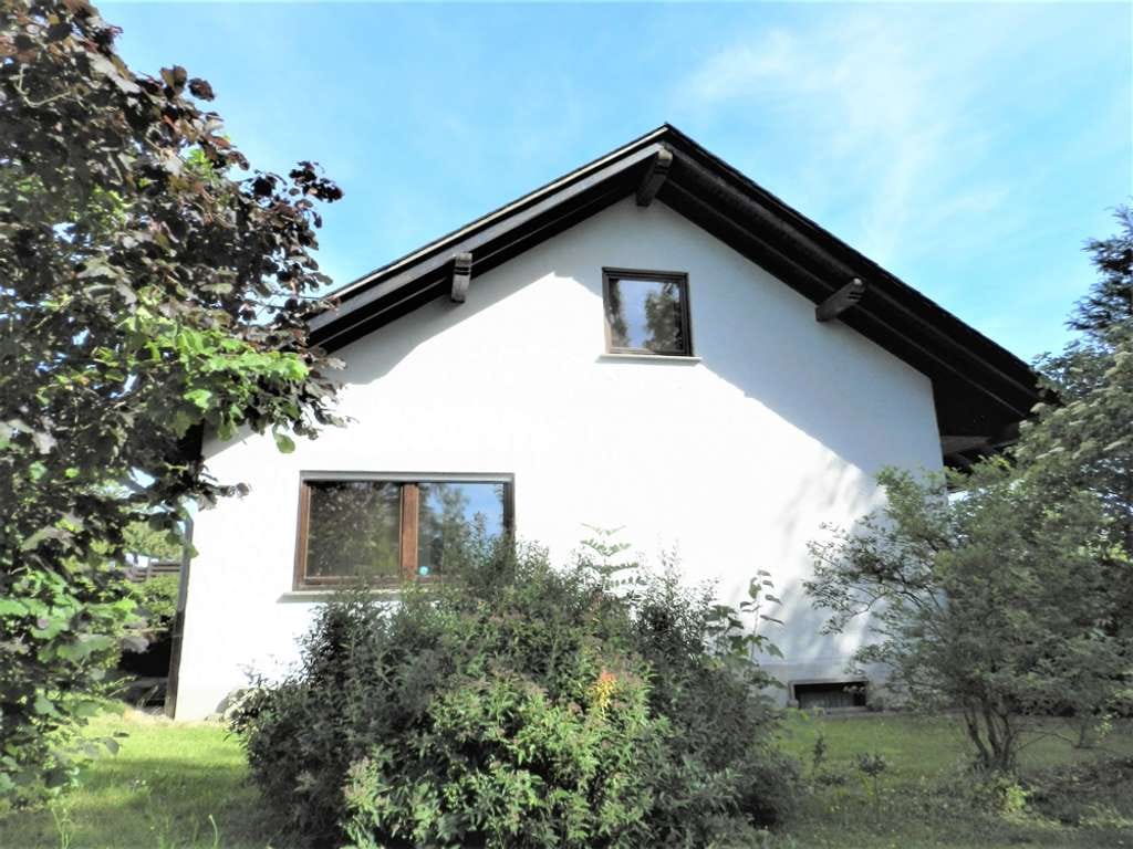 Immobilie in Irmenach - TOP Preis! Wohnen im Bungalow-Stil: BJ 1983, 2. WEH im DG 1997, große Doppelgarage, Garten! - Bild 4