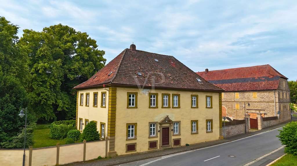 Immobilie in Dettelbach - Wo Geschichte auf Zukunft trifft: Schloss Schernau als Ihr neues Refugium - Bild 1