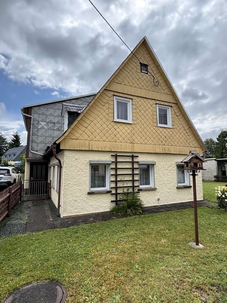 Immobilie in Neusalza-Spremberg - Gepflegtes Wohnhaus mit Garage und Schuppen - Bild 1