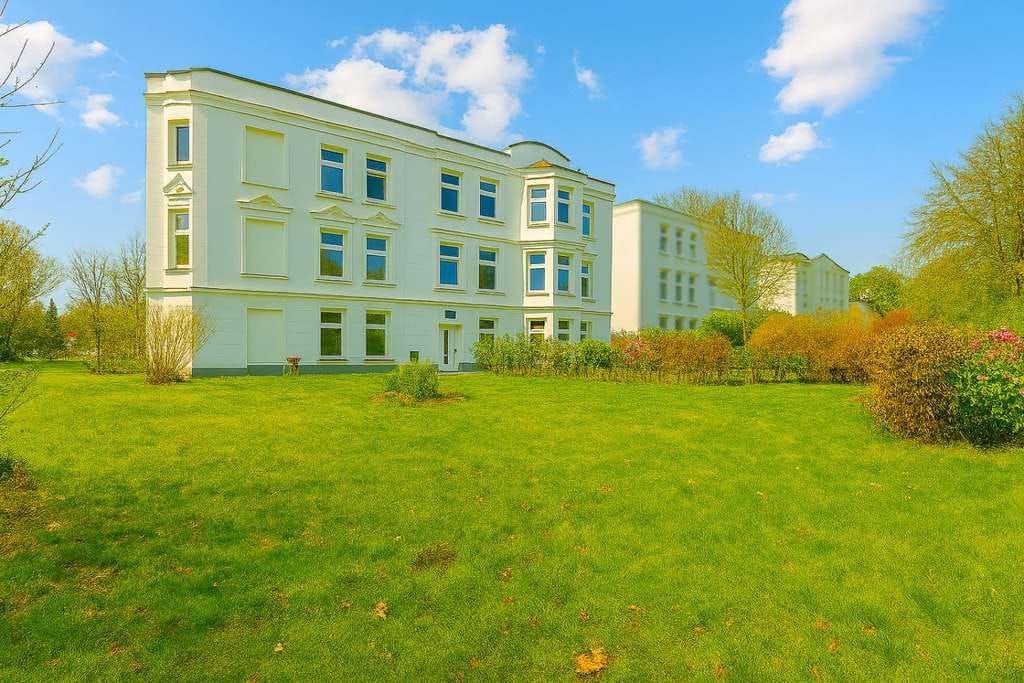 Immobilie in Brunsbüttel - Altbau-Mehrfamilienhaus mit 3 Wohneinheiten im Altstadtviertel von Brunsbüttel - Bild 2
