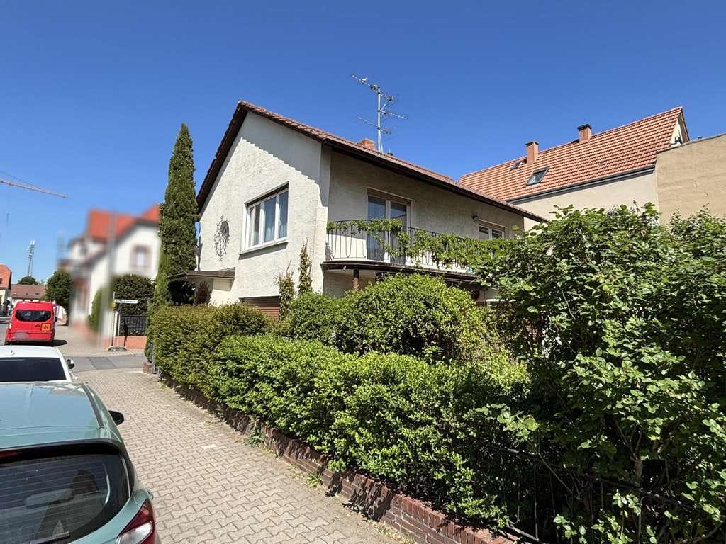 Immobilie in Osthofen - Ihr neues Zuhause: EFH mit Terrasse, Balkon, Gärtchen und Garage! - Bild 2