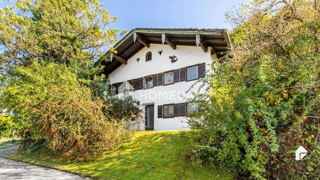 Immobilie in Neubeuern - Stilvolles Landhaus als Zweifamilienhaus mit großzügigem Grundstück in Neubeuern - Bild 0