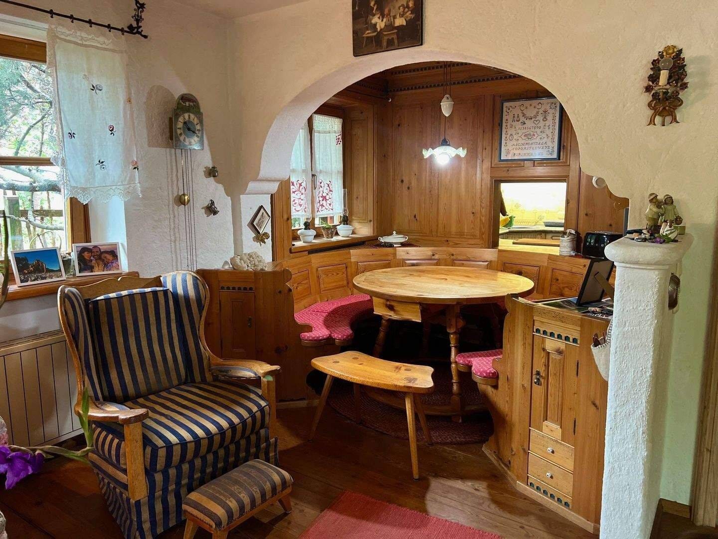 Immobilie in Amerang - Gemütliches Wohnen im Ameranger Idyll – Unikat mit seltenem Handwerkstil - Bild 2