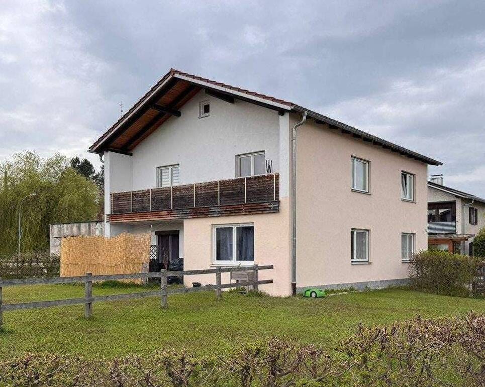 Immobilie in Tacherting - Attraktives Zweifamilienhaus mit großem Grundstück und viel Potenzial in Tacherting  - Bild 0