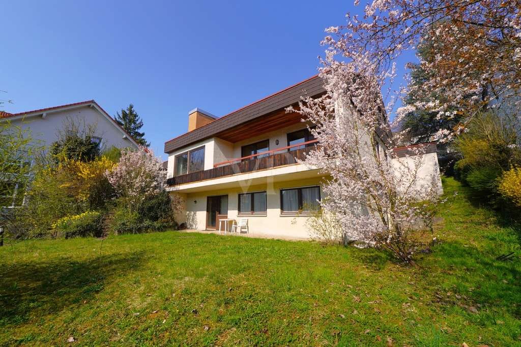 Immobilie in Künzelsau - Attraktives Einfamilienhaus mit vielfältigen Nutzungsmöglichkeiten und Ausbaupotenzial - Bild 1