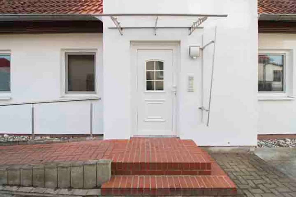 Immobilie in Prohn - Ihr Investmentpaket in Prohn bei Stralsund - 2 vermietete Wohnungen inkl. 2 Parkplätze - Bild 1