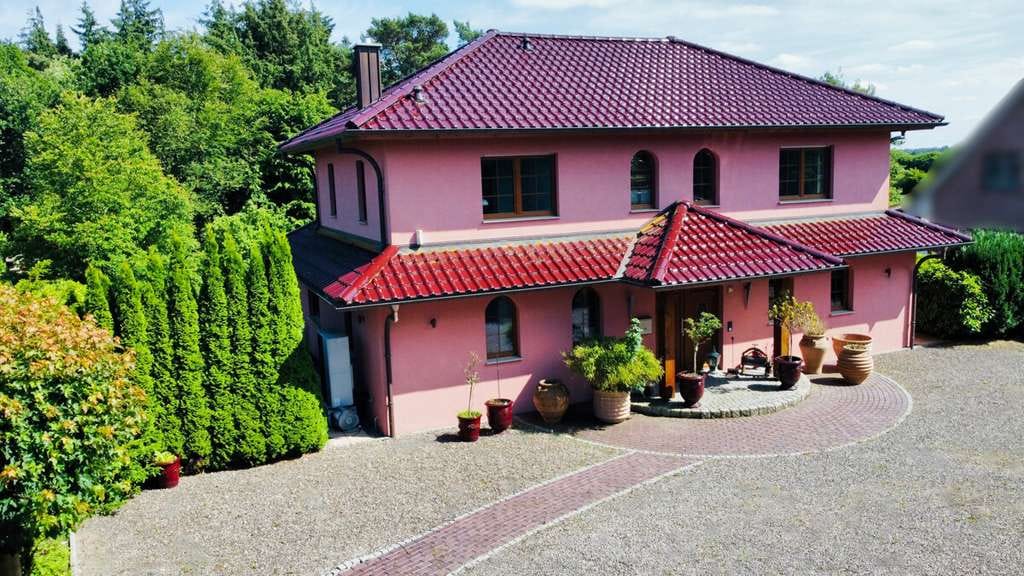 Immobilie in Tasdorf - Hochwertiges Einfamilienhaus
mit viel Platz und mediterranem Charme in Tasdorf - Bild 1