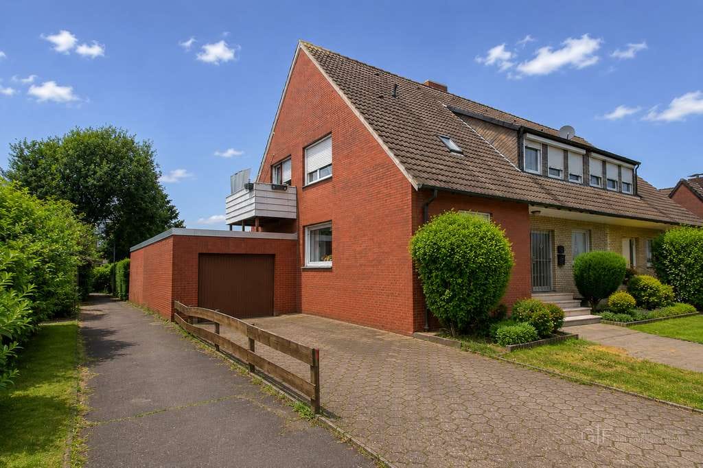 Immobilie in Selm - Attraktives Zweifamilienhaus in traumhafter Wohnlage von Selm-Bork! - Bild 0