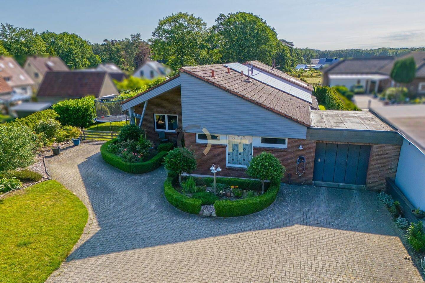 Immobilie in Groß Ippener - Großzügiger Familienbungalow mit PV-Anlage in ruhiger Wohnlage - Bild 1