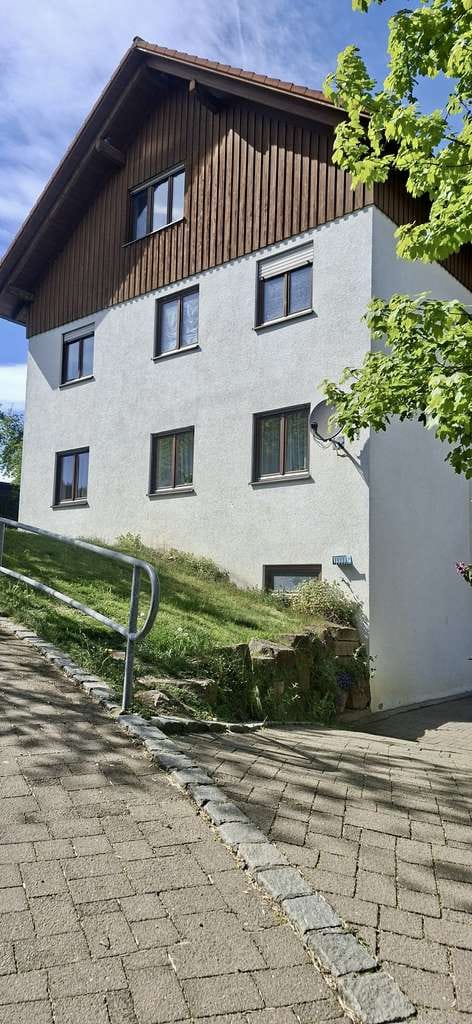 Immobilie in Emerkingen - Selten am Markt: Großzügige Maisonette-Wohnung mit 6 Zimmern & Tiefgarage - Bild 0