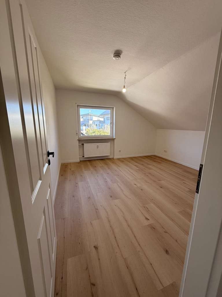 Immobilie in Bürgstadt - Helle sanierte Dachgeschosswohnung in den Bürgstadt Hills - einzigartige Aussicht - Bild 3