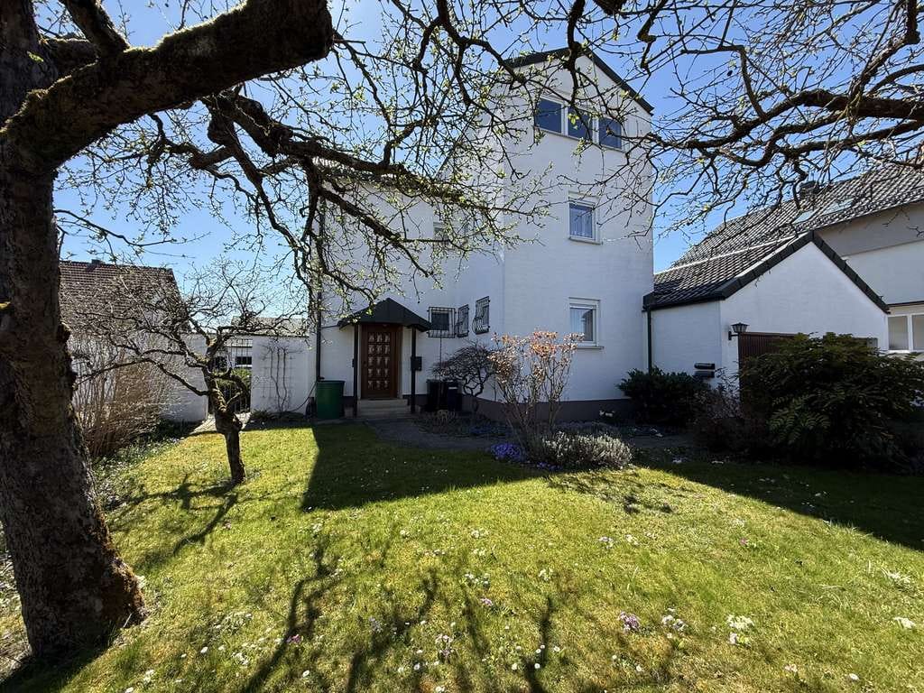 Immobilie in Vöhringen - Ruhig gelegenes Zweifamilienhaus mit traumhaften Grundstück in Vöhringen - Bild 4
