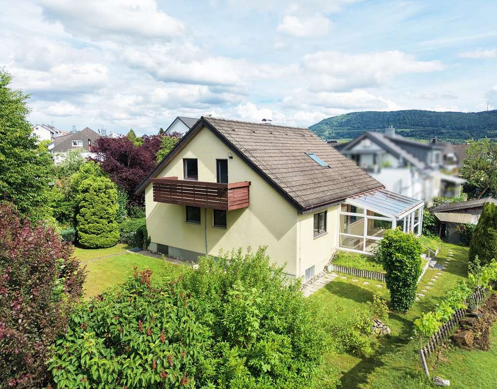 Immobilie in Böbingen an der Rems - Einfamilienhaus mit Einliegerwohnung in ruhiger Lage! - Bild 1