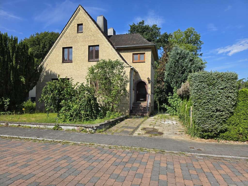 Immobilie in Nortorf - Älteres Einfamilienhaus mit besonderem Charme – Ihr Familienprojekt in ruhiger Lage - Bild 0
