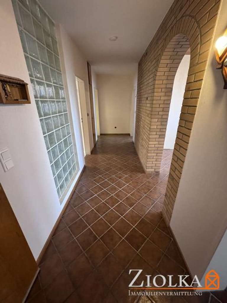 Immobilie in Börßum - Modernisiertes gepflegtes Zweifamilienhaus + Doppelgarage und Außenpool in Börßum - Bild 2