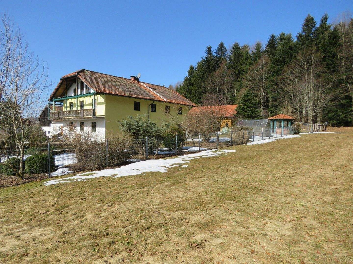 Immobilie in Schöfweg - Landhaus mit Werkstatt und Halle in sonniger Waldrandlage Nähe Lalling am Brotjacklriegel - Bild 0