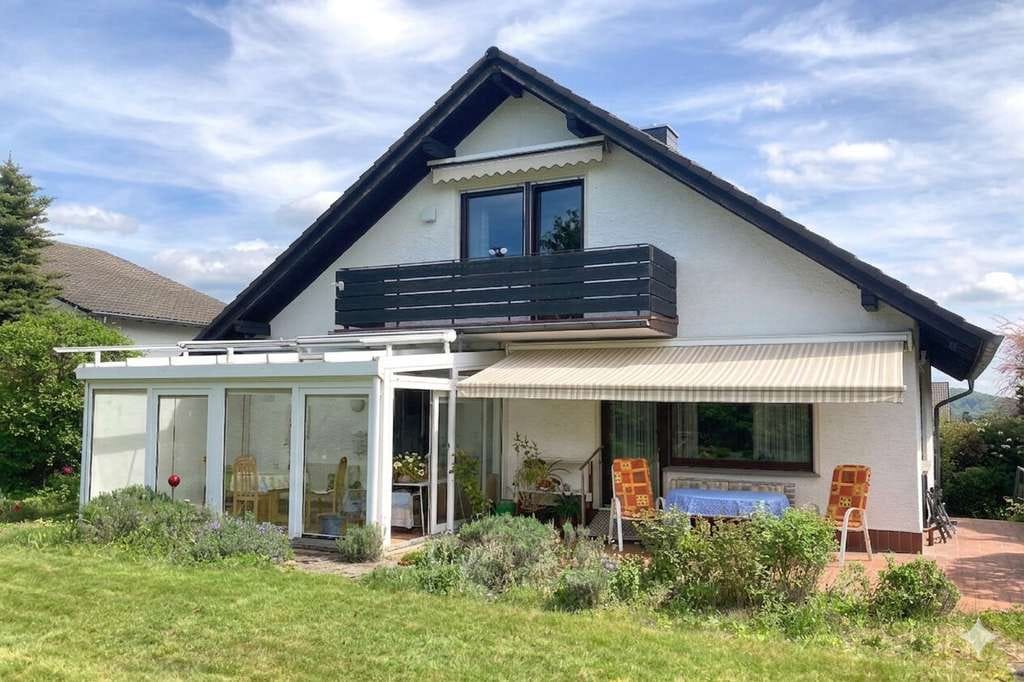 Immobilie in Eschwege - Freistehendes Einfamilienhaus in Bestlage von Eschwege – ruhig gelegen mit Wintergarten - Bild 2