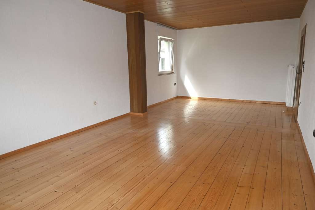 Immobilie in Geseke - 5,21 % Rendite, Kernstadt, Wohnung 108 qm + Ausbaupotential 42 qm, mit Balkon und eigenem Eingang! - Bild 2