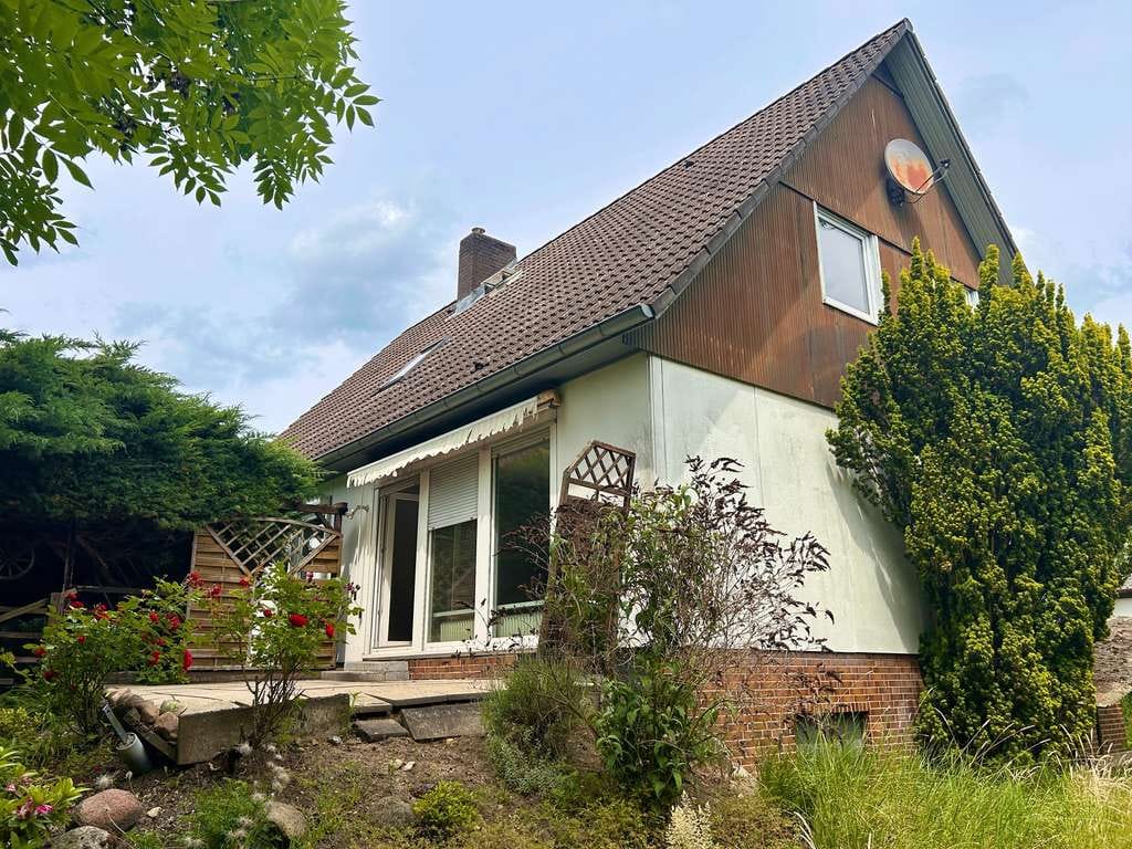 Immobilie in Uetze - Platz für Ideen und Familie – renovierungsbedürftiges Haus mit Vollkeller und Garage - Bild 2