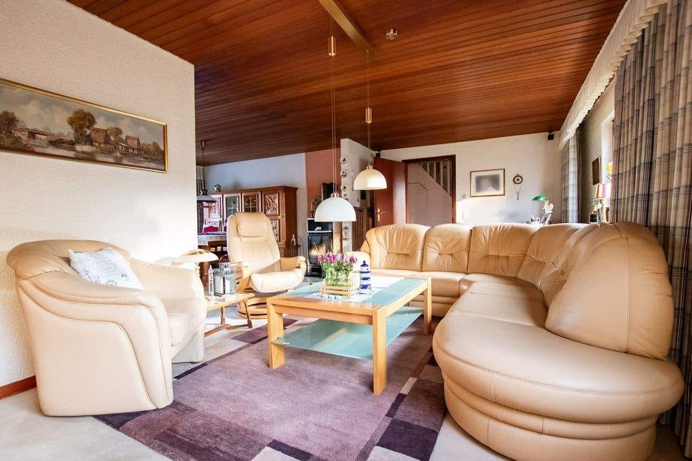 Immobilie in Oststeinbek - Vielseitiges Einfamilienhaus mit zwei Wohneinheiten, Büro und Scheune im Zentrum von Oststeinbek - Bild 3